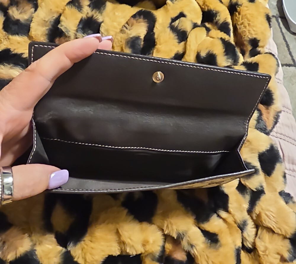 Gucci Beige/Brown GG Canvas Wallet with Gold Heart Closure - Picture 6 of 12
